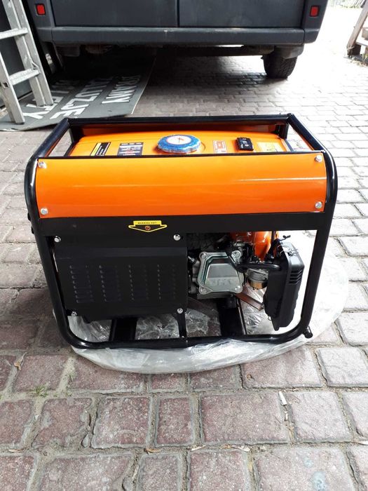 Agregat prądotwórczy Dorsburg DSG 710 3.8KW 6.7KW 230V 400V