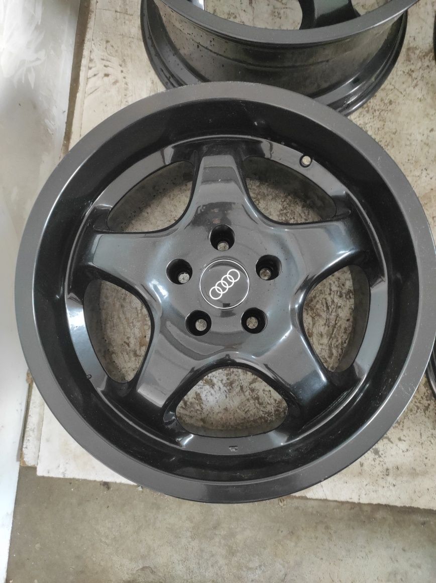 490 Felgi aluminiowe AUDI R 17 5x112 Bardzo Ładne Czarne DUŻY RANT