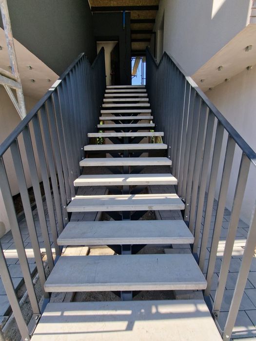 Schody stopnie betonowe konstrukcje stalowe