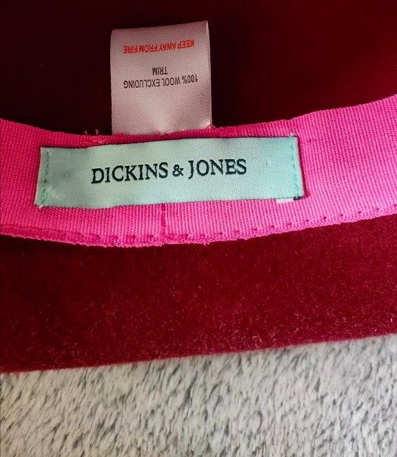 Stylowy kapelusz wełniany Dickins & Jones – klasyka z nutą romantyzmu