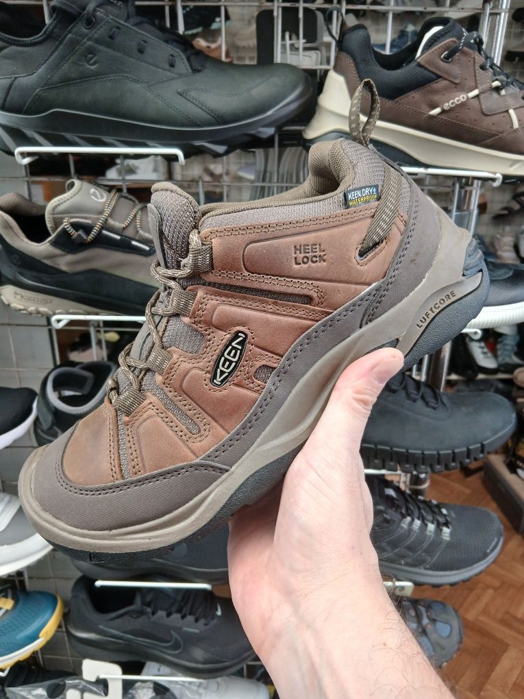 Чоловічі водонепроникні туристичні кросівки keen