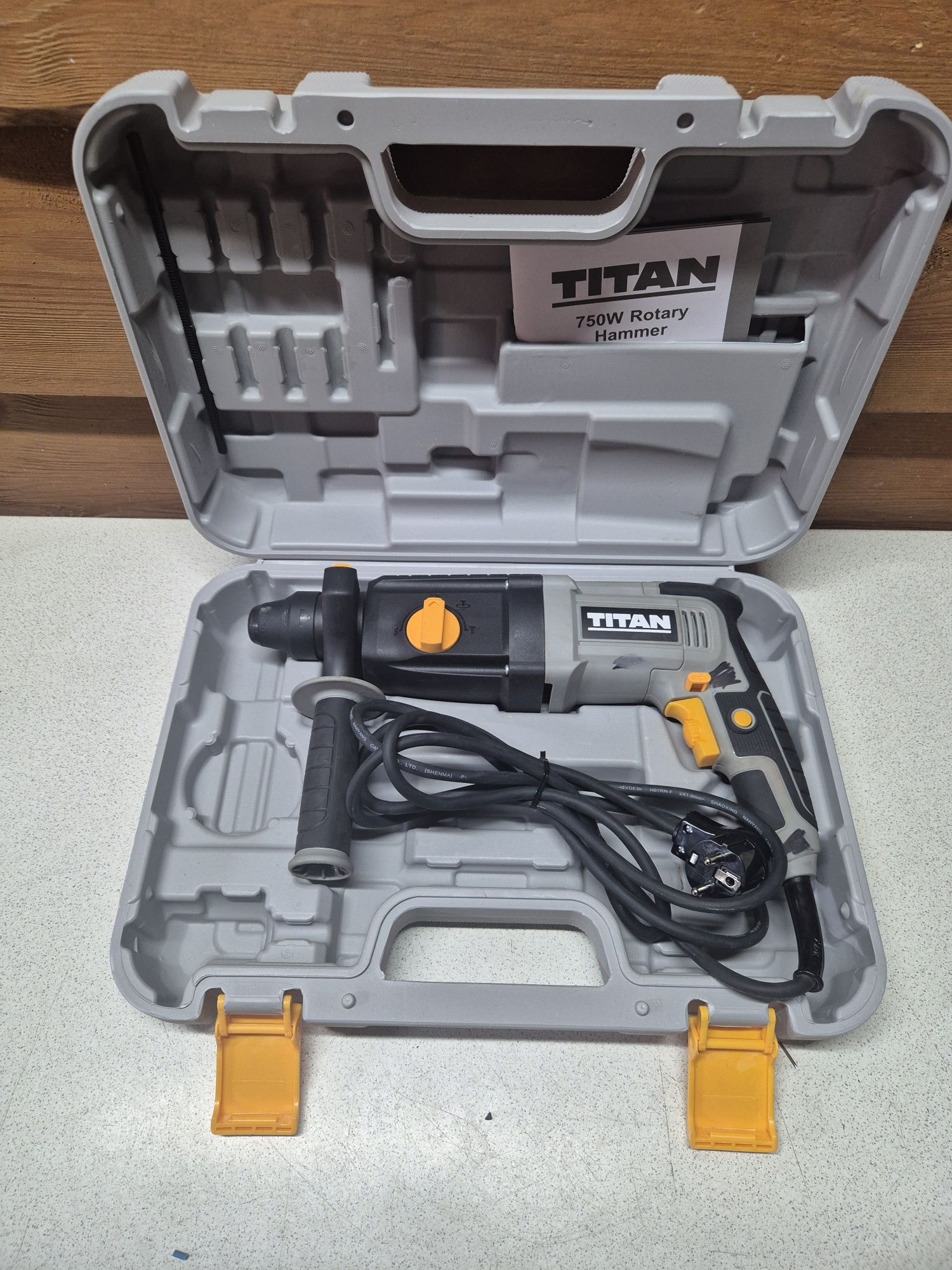Titan Młotowiertarka SDS