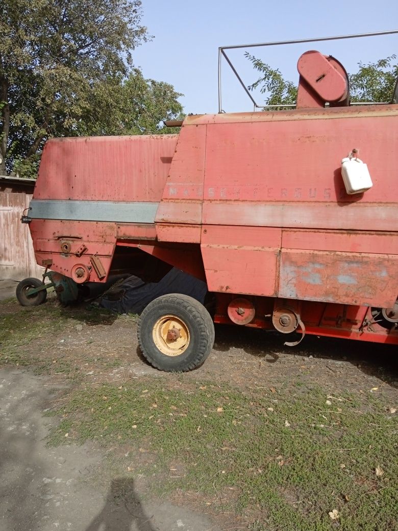 Продам комбайн Massey Ferguson 525