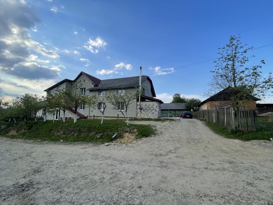 Продаж будинку з бізнесом