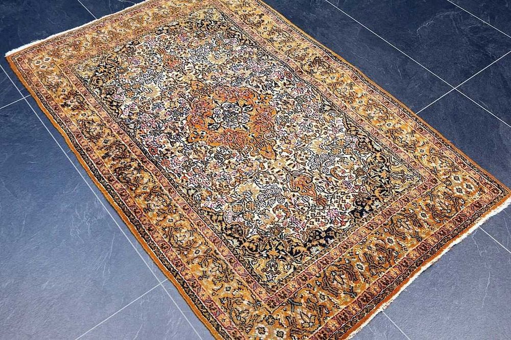 Valioso e raro Tapete original Persa GHOUM de Seda com 148cm x 96cm