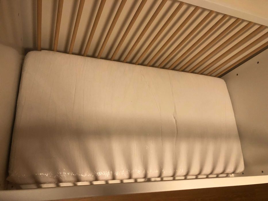 Berço e colchão Zippy + oferta contorno de berço Vertbaudet