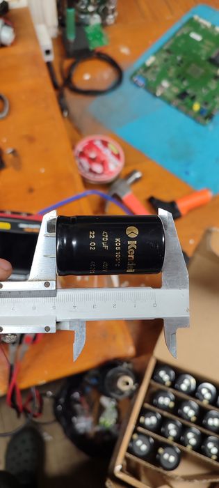 Конденсатор електролітичний Kendeil 680uF та  470uF 400v