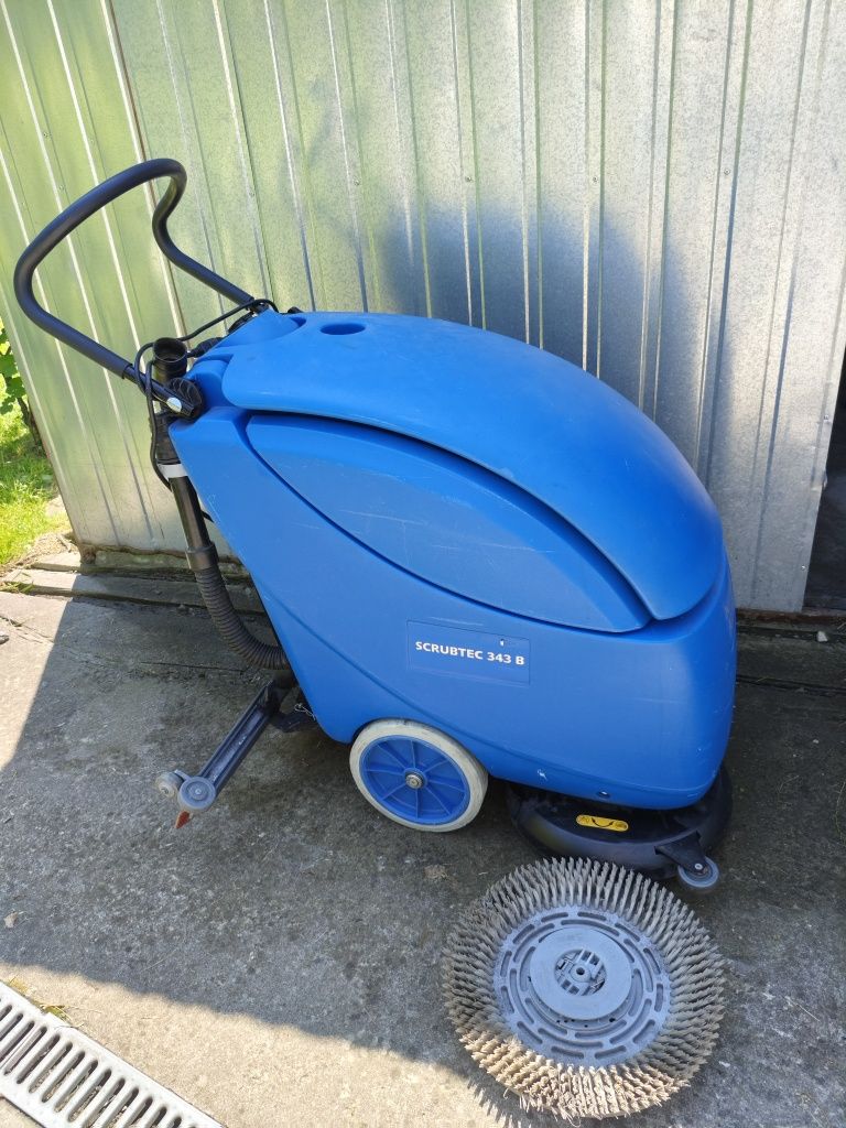 Szorowarka myjka Nilfisk SCRUBTEC 343 B – sprawna, z akumulatorami