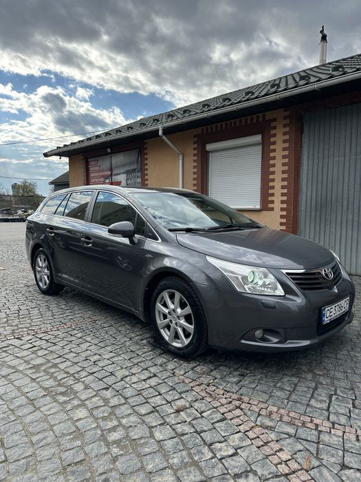 Toyota Avensis 2011 рік