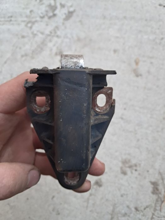 Ручка роздвижної і замок задніх дверей