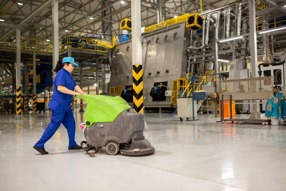 Czyszczenie ścian mycie okien elewacji dachów prace na wysokości