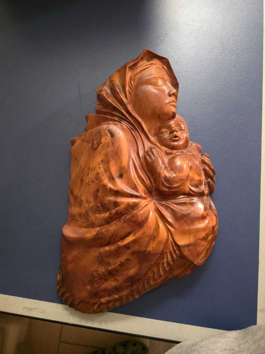 Escultura em Madeira — Nossa Senhora com Menino Jesus (Peça Artesanal)