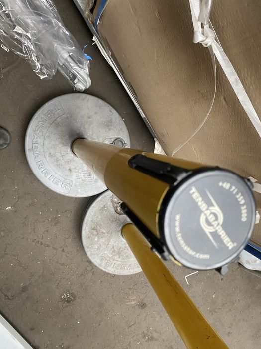Słupek odgradzający słupki Tensabarrier OUTDOOR z taśmą 3,65m