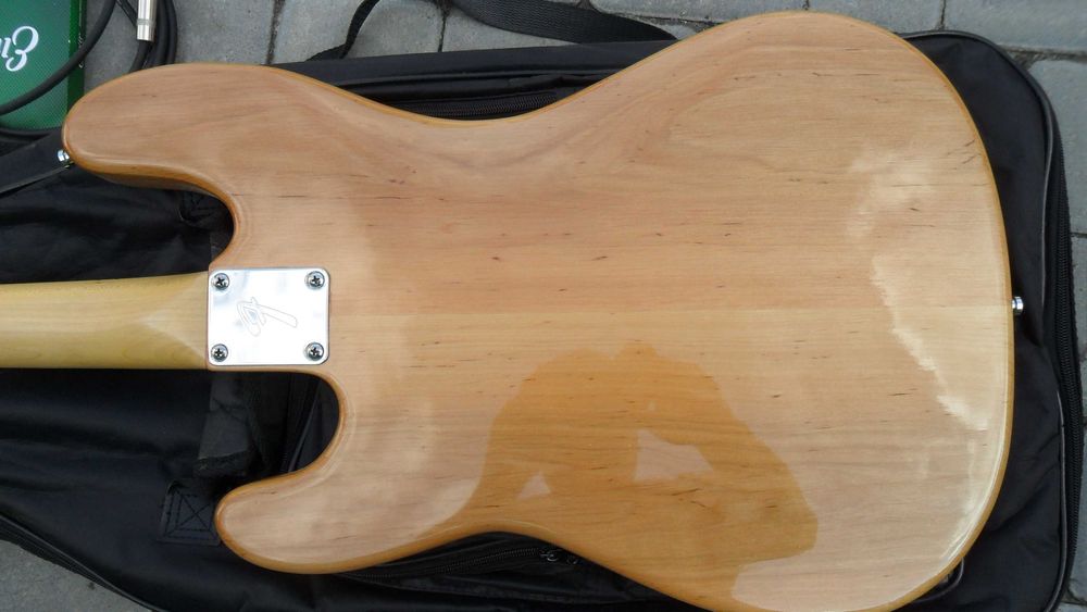 Продам майстрову бас-гітару Fender precision