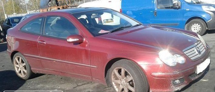 MERCEDES W203 C220 SPORT COUPE 2004 DISPONÍVEL PARA PEÇAS