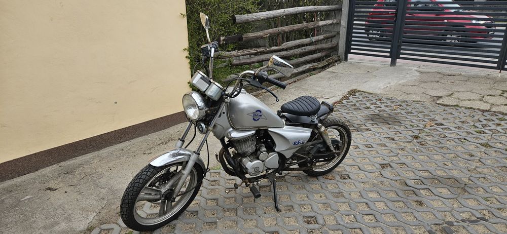 Daelim vs 125 bobber