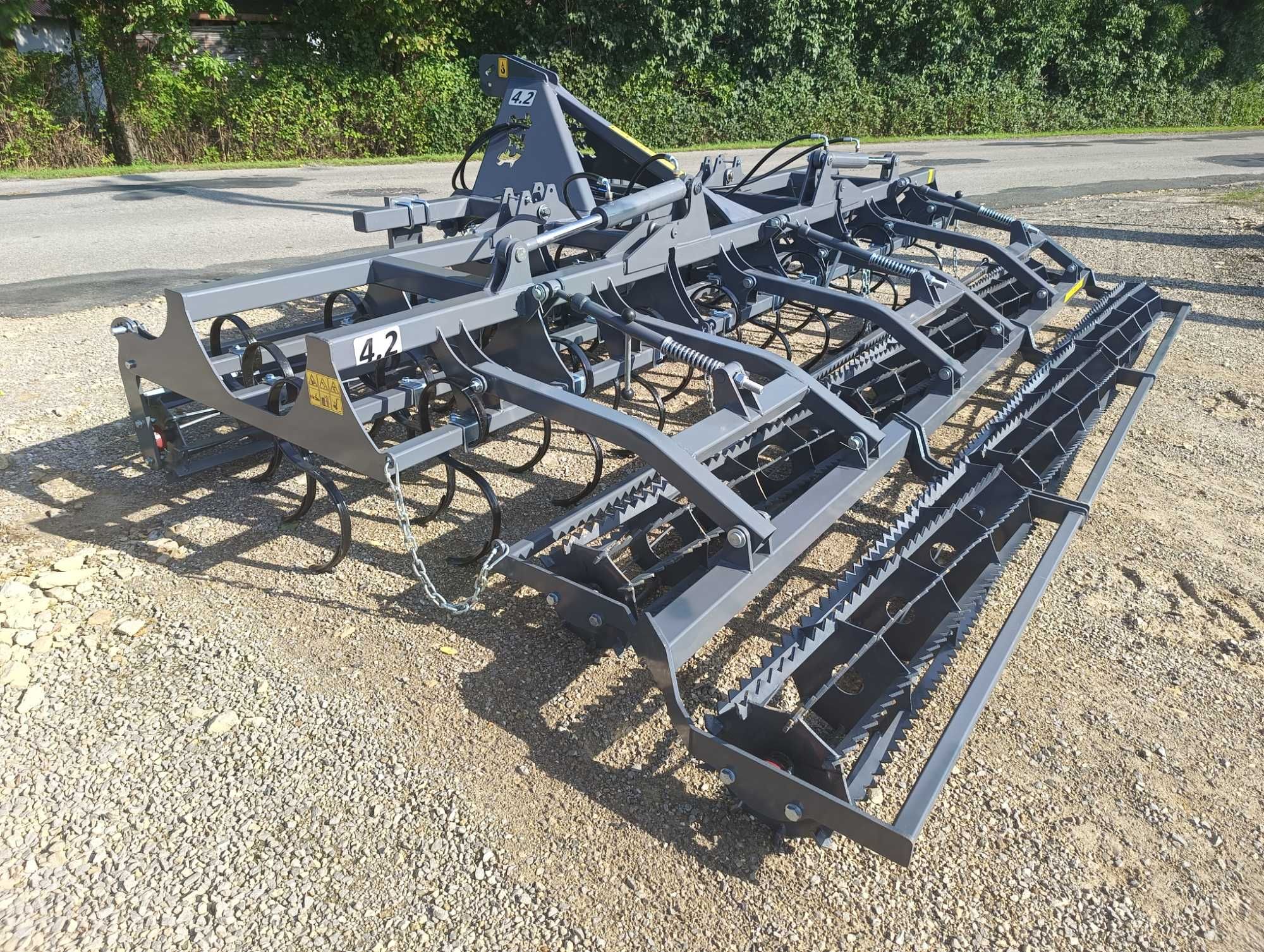 Agregat uprawowo-przedsiewny/ 4 rzędy zębów/ hydrauliczny EURO-MASZ