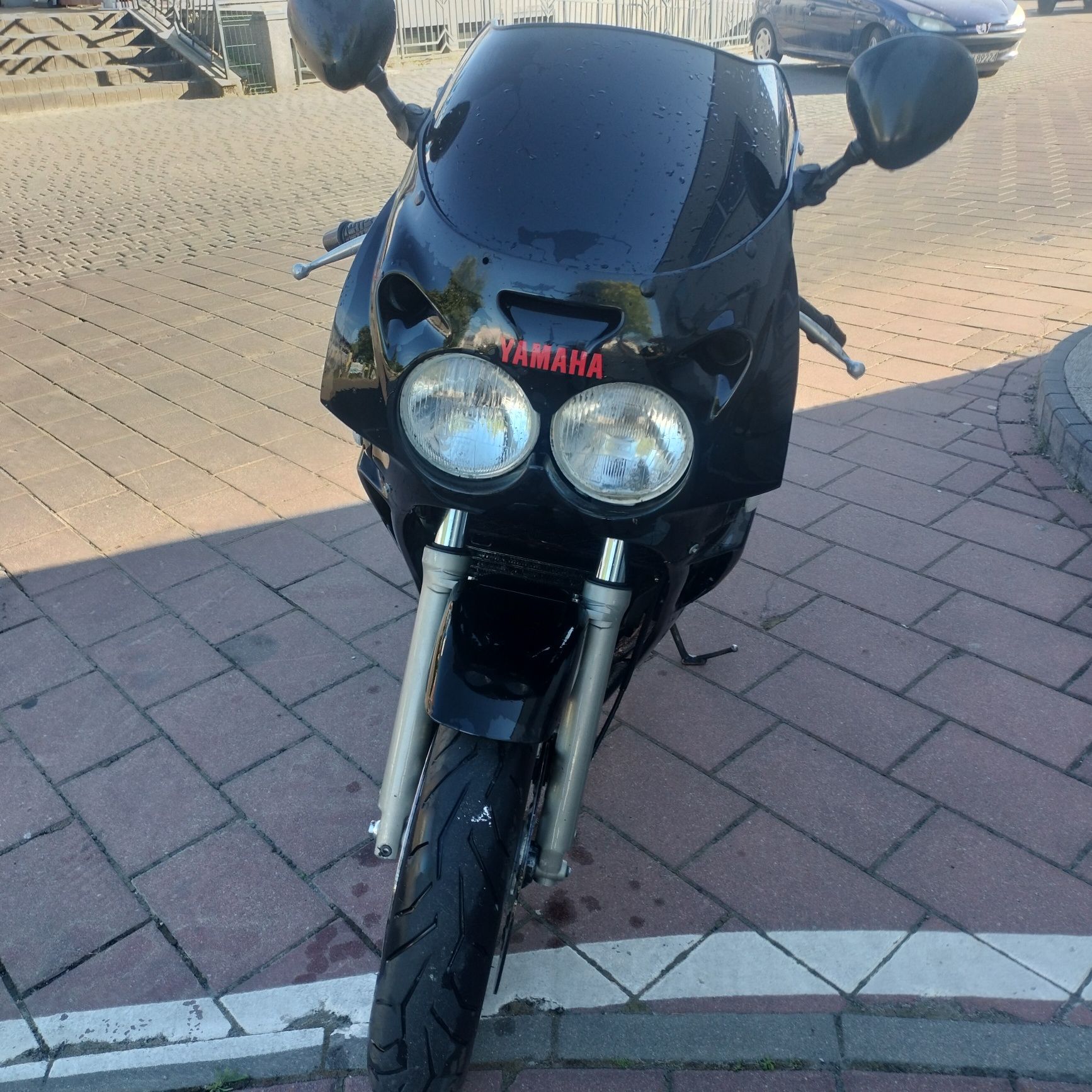 Motocykl Yamaha FZR 750