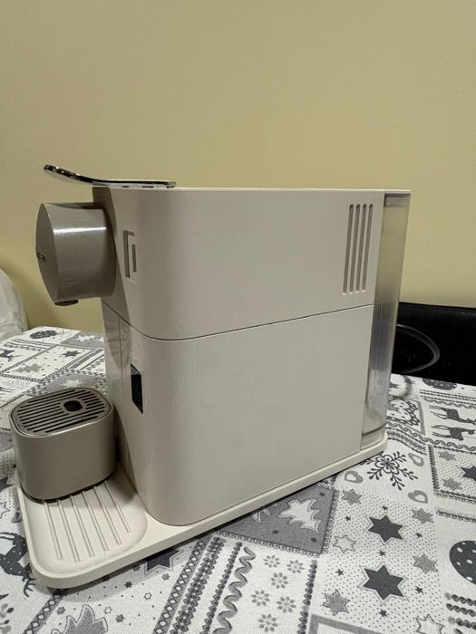 Maquina nespresso lattissima one