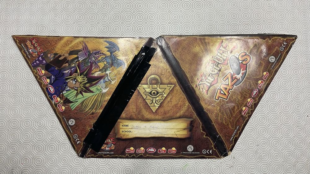 Caderneta Yu-Gi-Oh Tazos completa