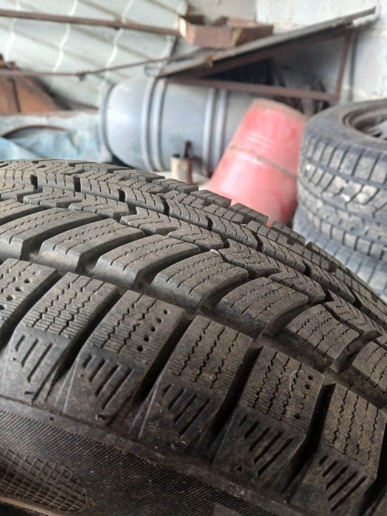 Komplet opon zimowych 185/65 R15