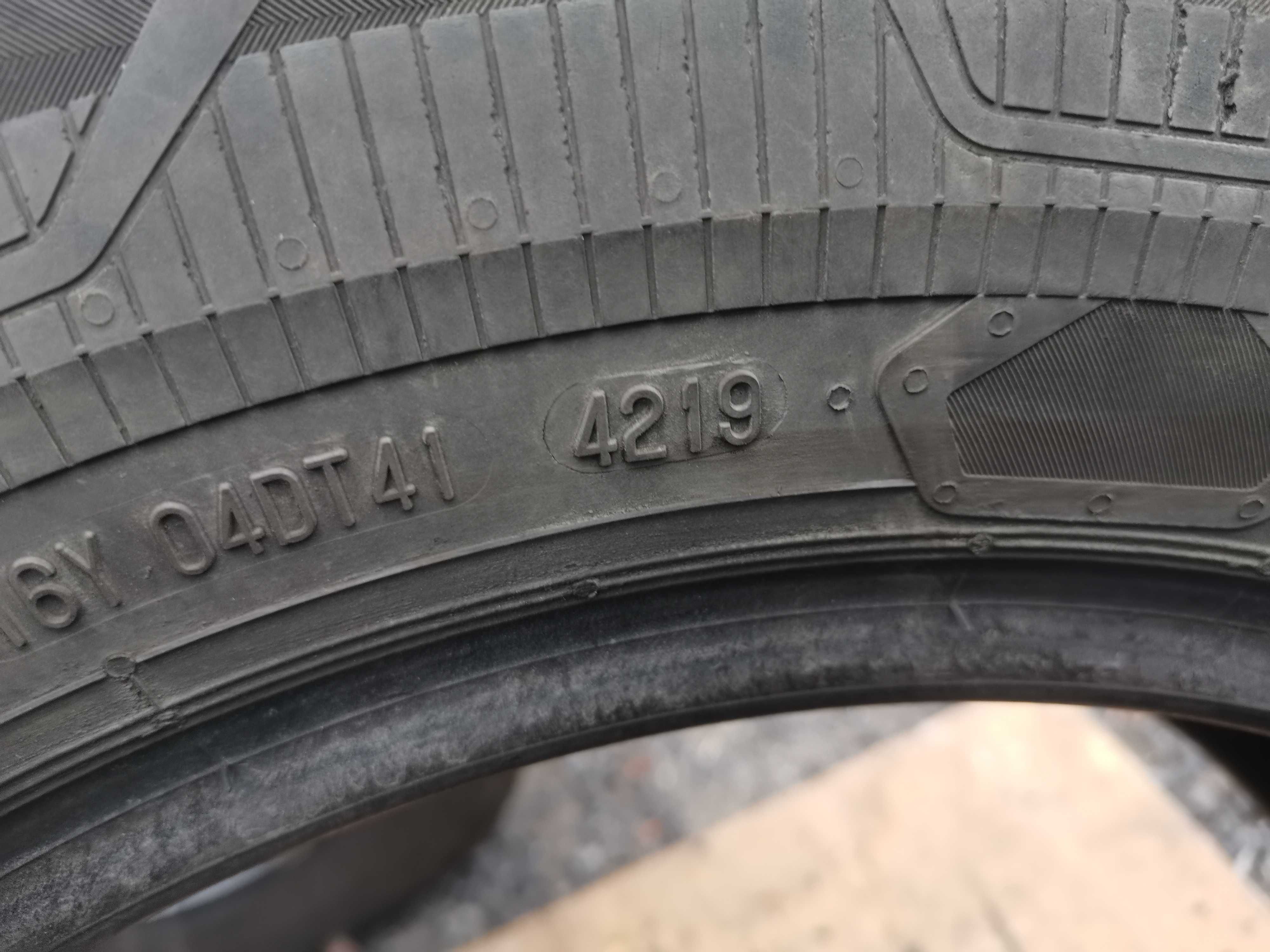 bus lato Continental 215/65/16C z 2019r 7.3mm 2szt