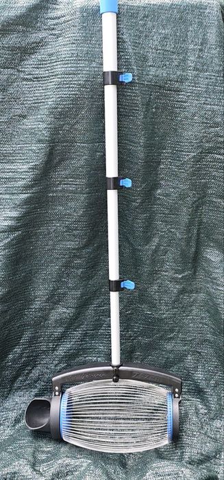 Збирач для горіхів з телескопічною ручкою і отвором для висипання