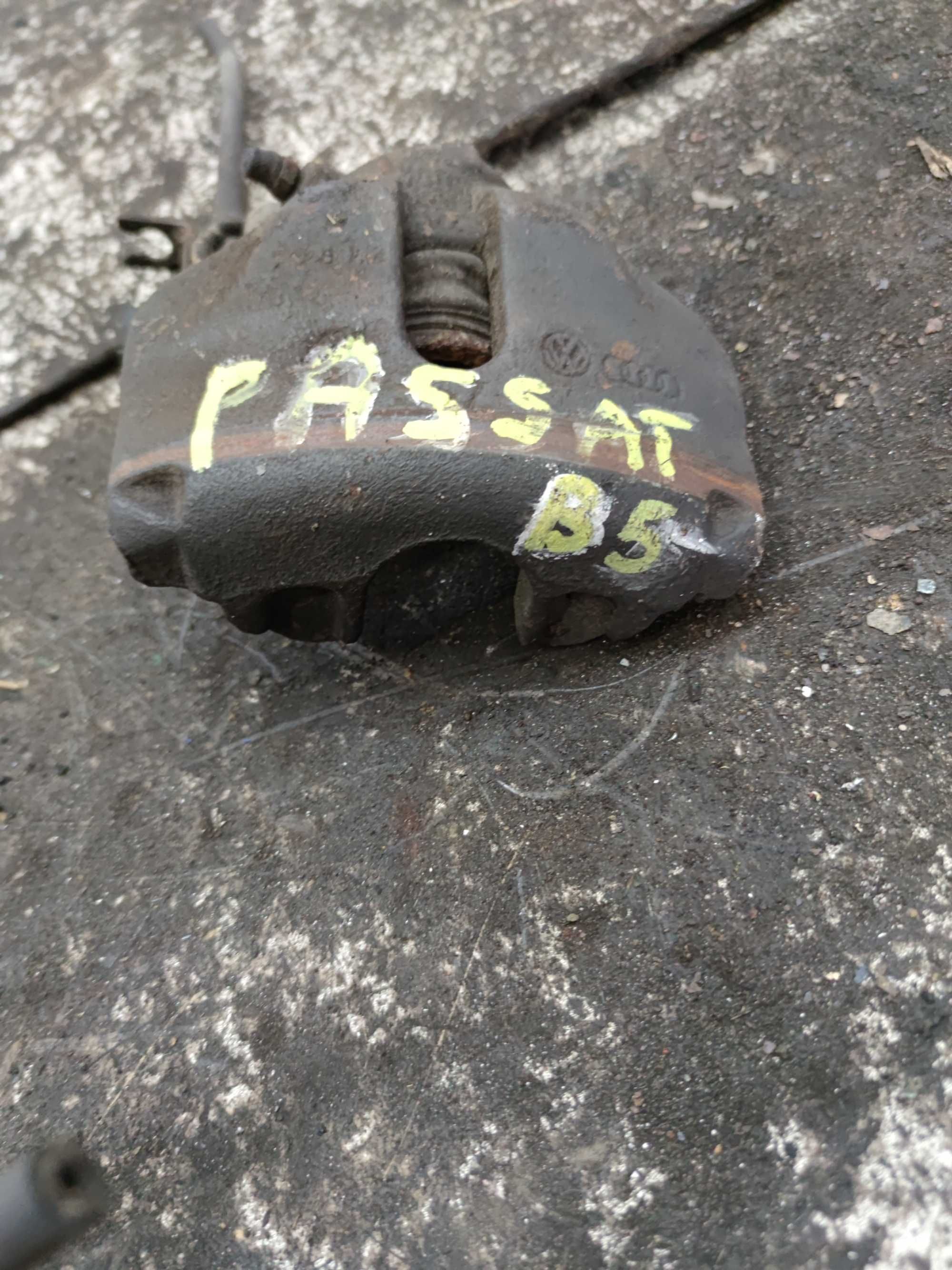Vw Passat B5 1.9 TDI Zacisk Hamulcowy Przedni Lewy Przód LP