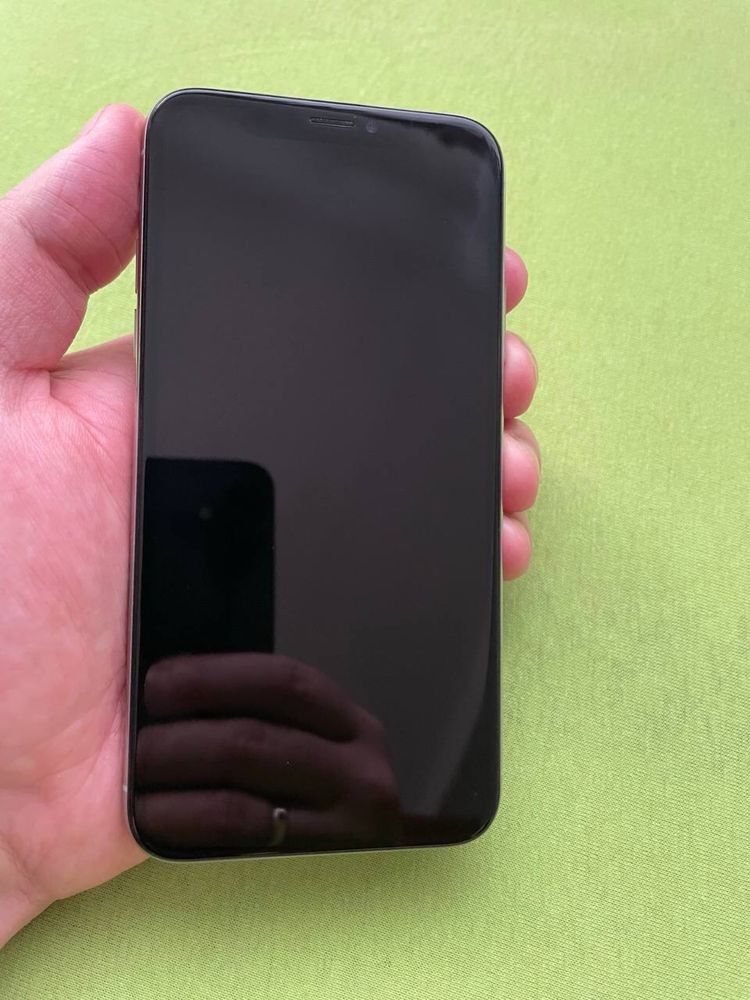 Продам IPhone X 256