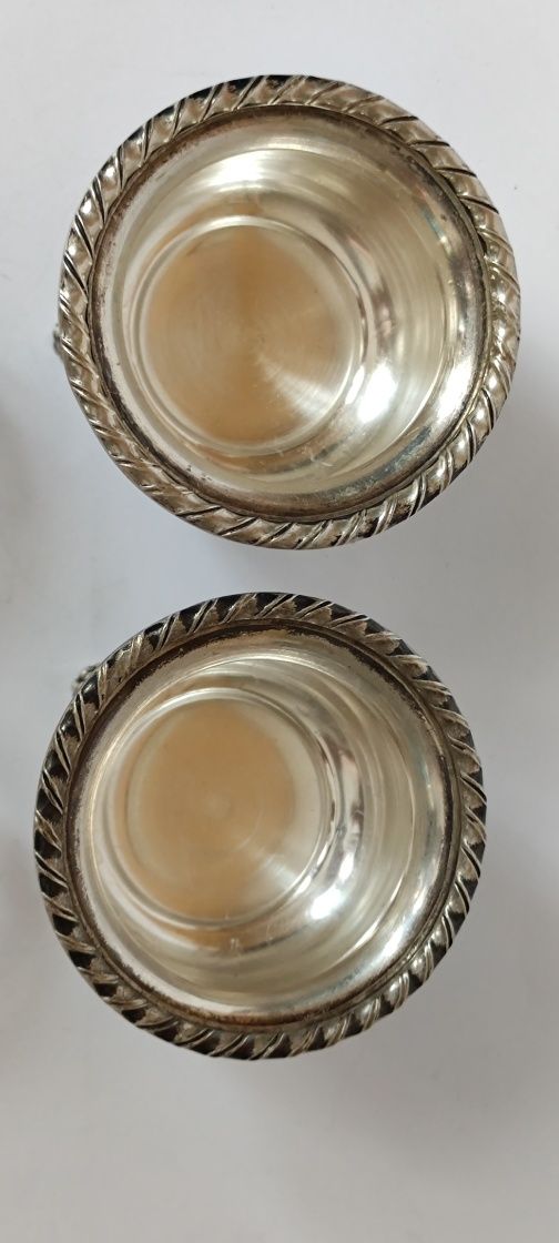 Wiktoriańskie srebrne solniczki , szklany wkład