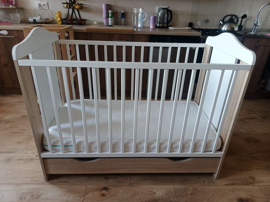 Łozeczko dla niemowląt 2w1 + materac + całe wyposażenie