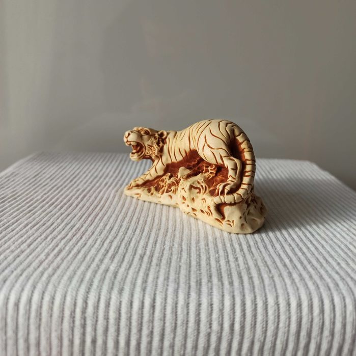 Статуэтка Нэцкэ нэцке нецке Крадущийся тигр Украина гипс