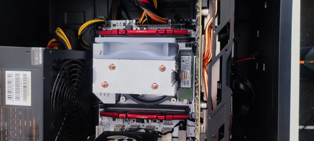 Mini PC/RX570 4GB/TPM 2.0/Xeon E5 2680v4/8GB DDR4/Fonte 600W 80+