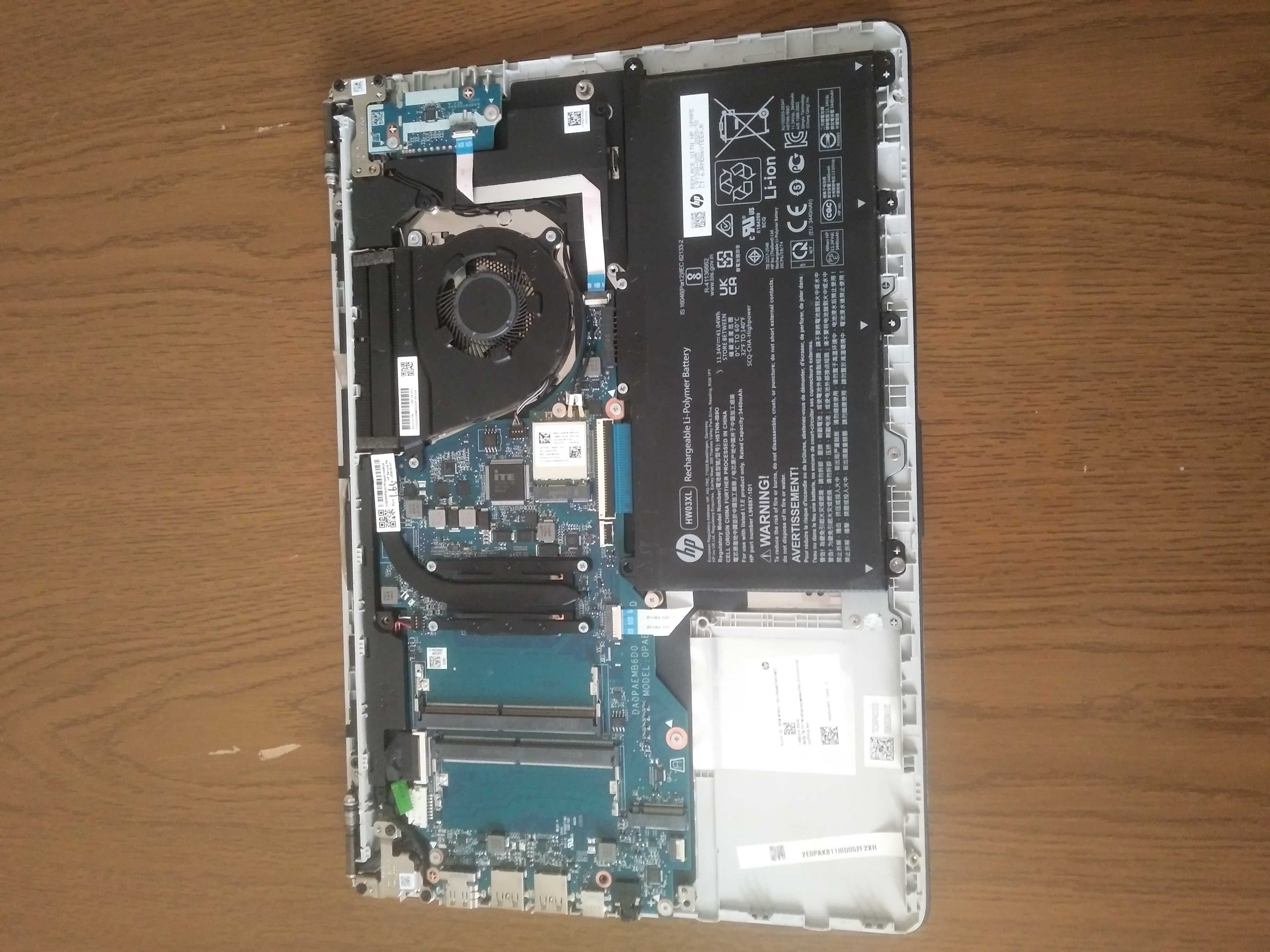 Laptop HP 14s-fq0023nw-Obudowa z baterią i zasilaczem
