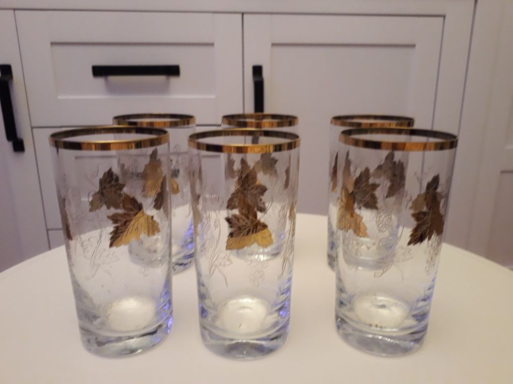 Piękne  wysokie kryształowe szklanki ze złotymi liśćmi  5  szt.
