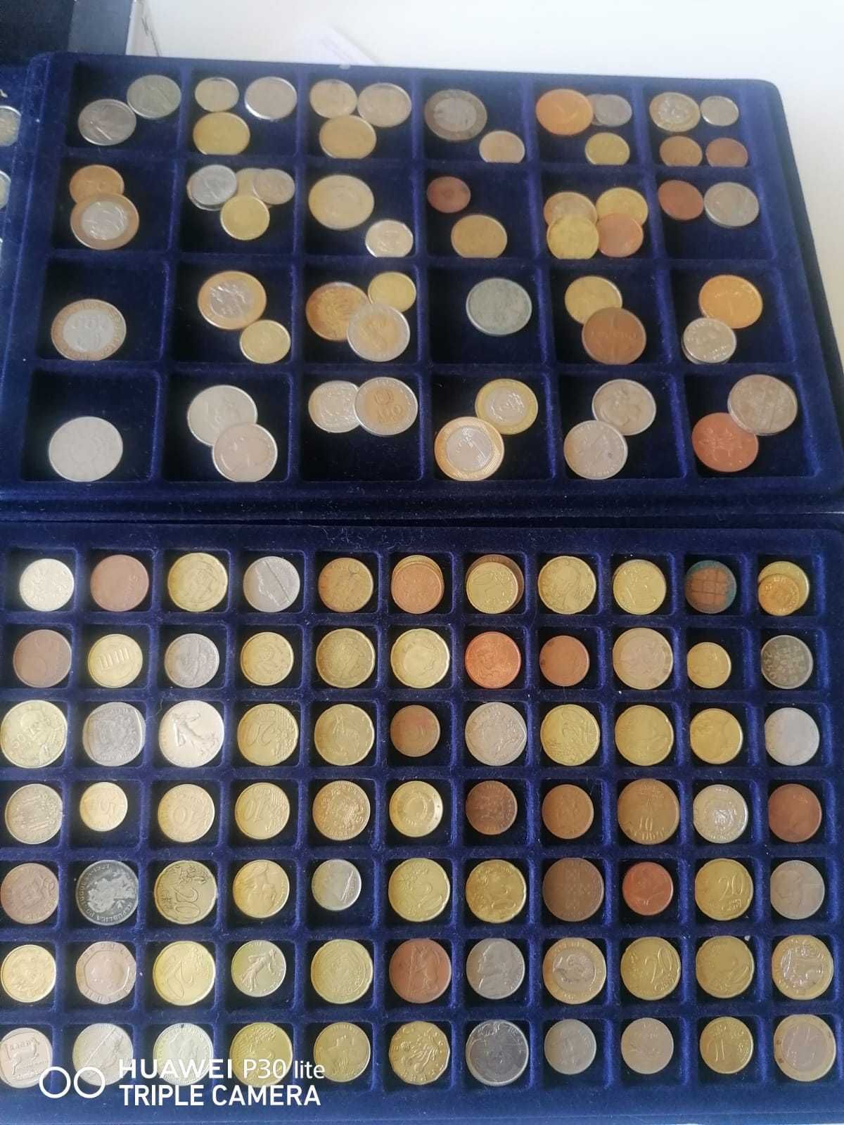 Coleção de moedas antigas e variadas