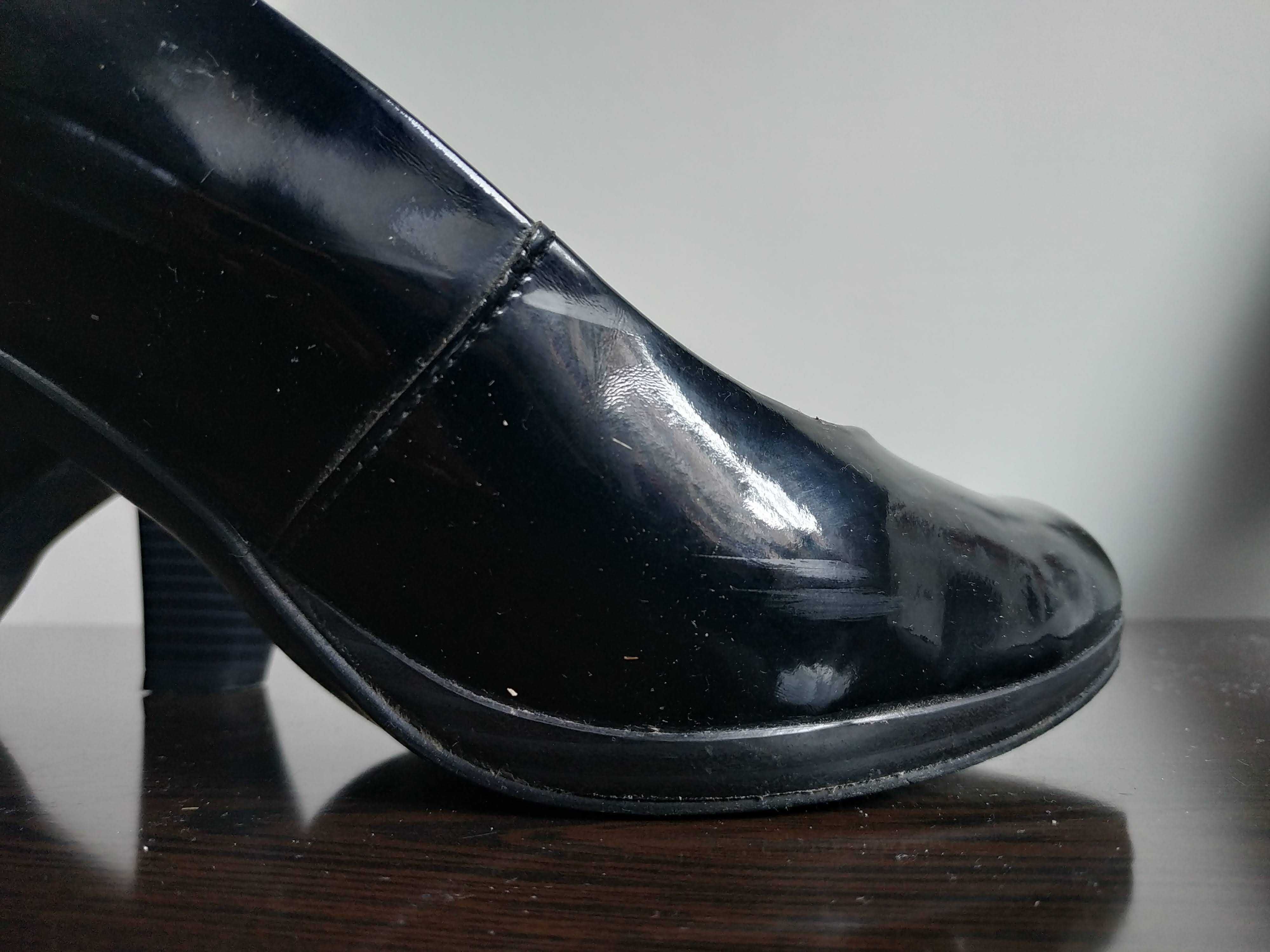 Czarne półbuty czółenka skóra naturalna lakierowana Clarks r. 40 (6,5)