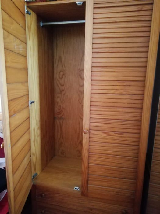 Roupeiro/Guarda fatos (madeira)