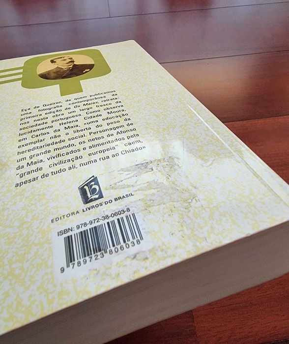 Livro "Os Maias" de Eça de Queiroz