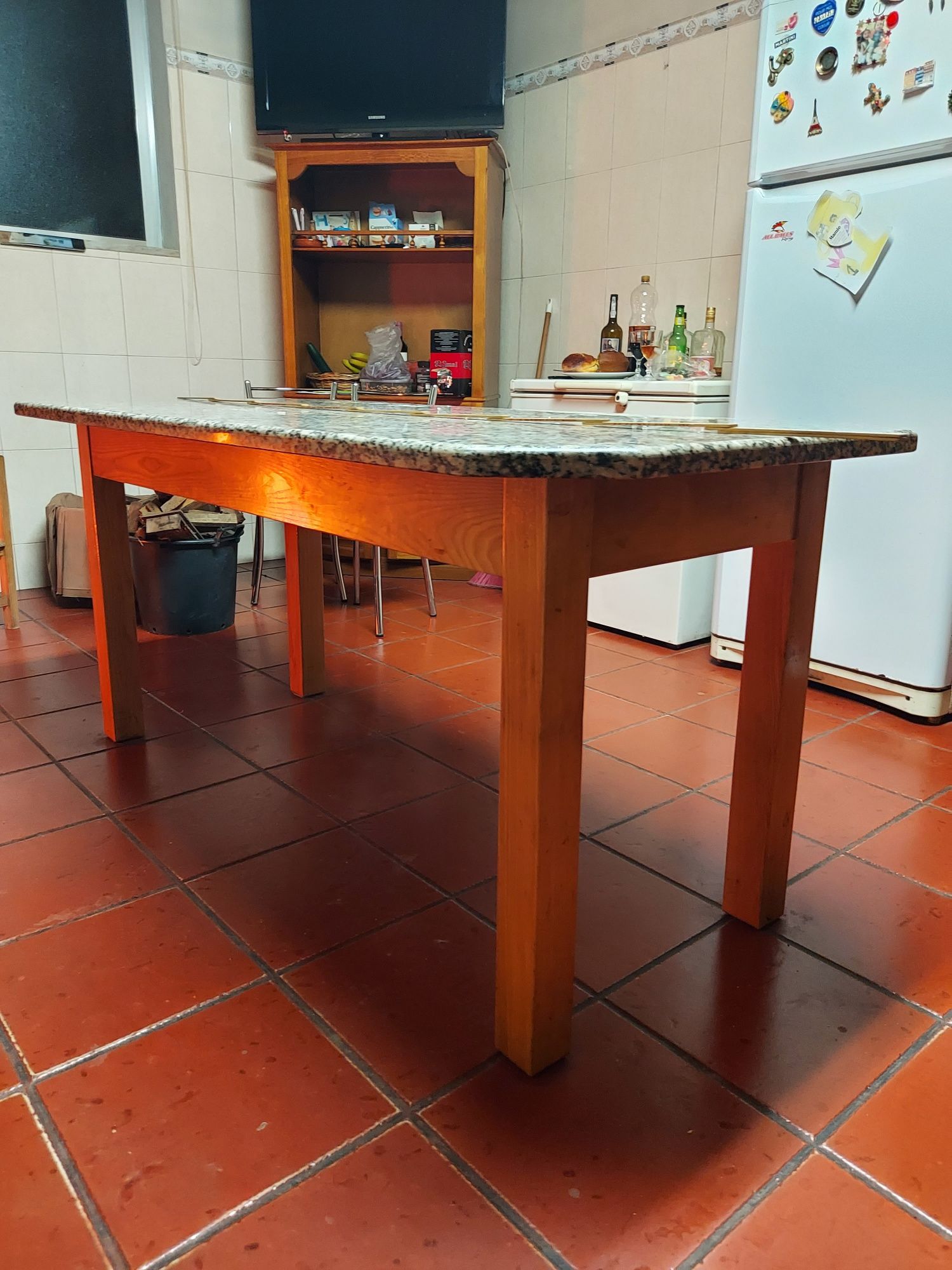 Mesa cerejeira,com granito