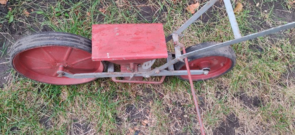 Сіялка точного висіву сівалка однорядна бункерна