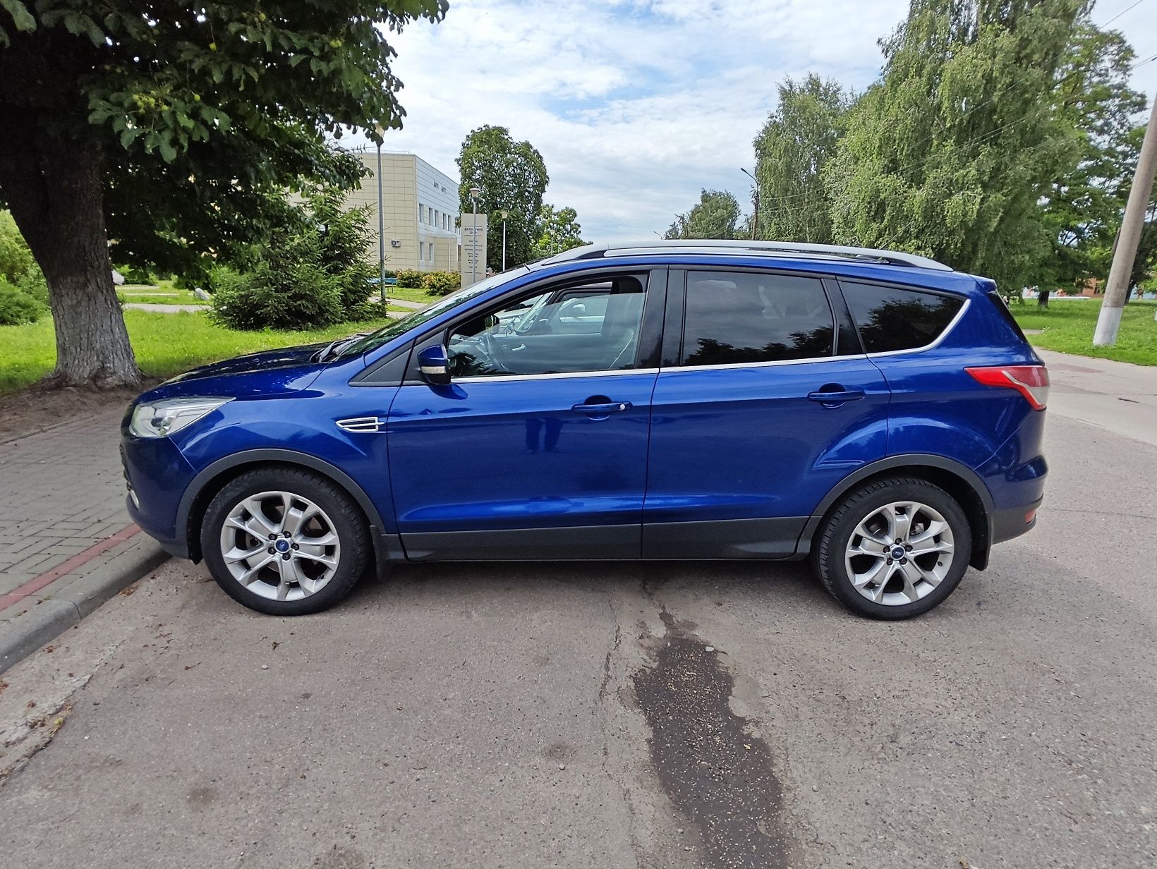 Продам свій автомобіль Ford escape 2013(2014) 2.0 titanium