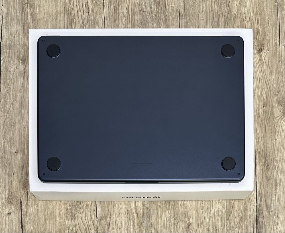Apple MacBook Air 13" 2022 M2 8/256 Space Silver Midnight 800$