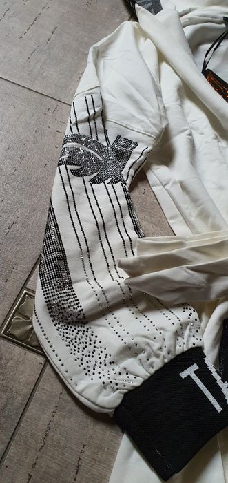 Tatu oryginalna narzutka płaszcz biały pasek zdobienia cyrkonie kaptur