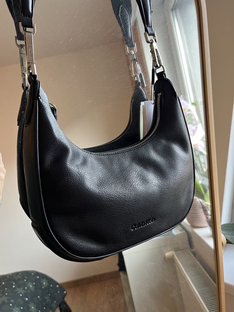 Torebka skórzana/skóra Calvin Klein Clay Top Zip Crossbody z USA