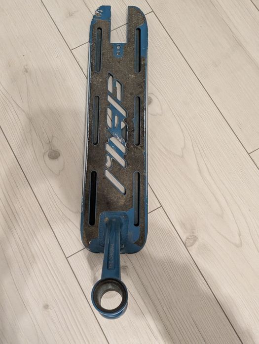 Deck do hulajnogi - używany, porysowany, jedno pęknięcie