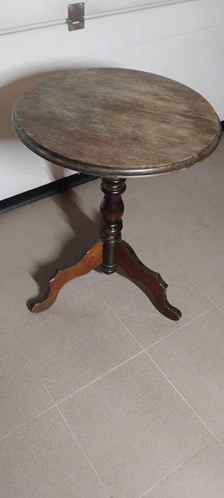 Sprzedam stolik okrągły.