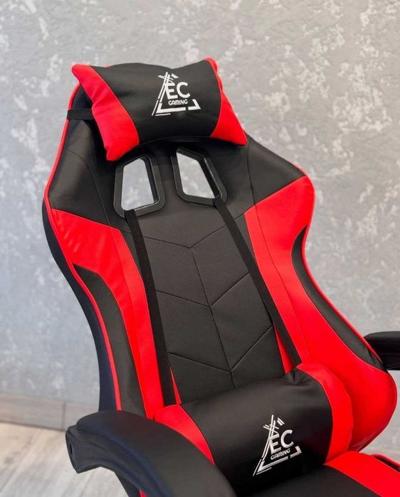Геймерське крісло EC Gaming з підставкою для ніг
