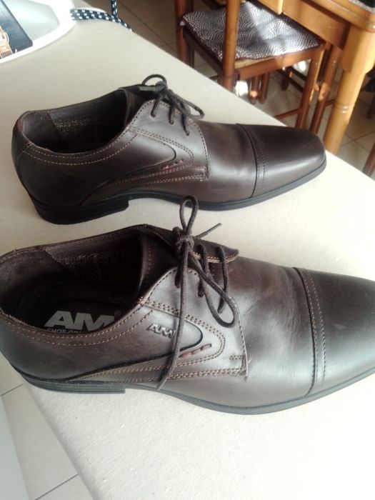 Sapatos de homem novos