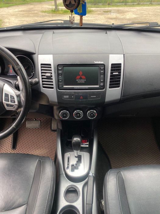 Автомобіль Mitsubishi Outlander 2011